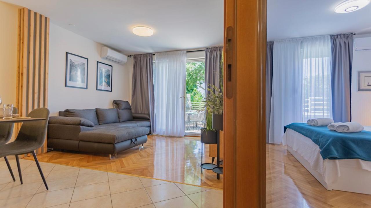New Delux Green Garden Apartment With Hotube **** Split Exterior photo