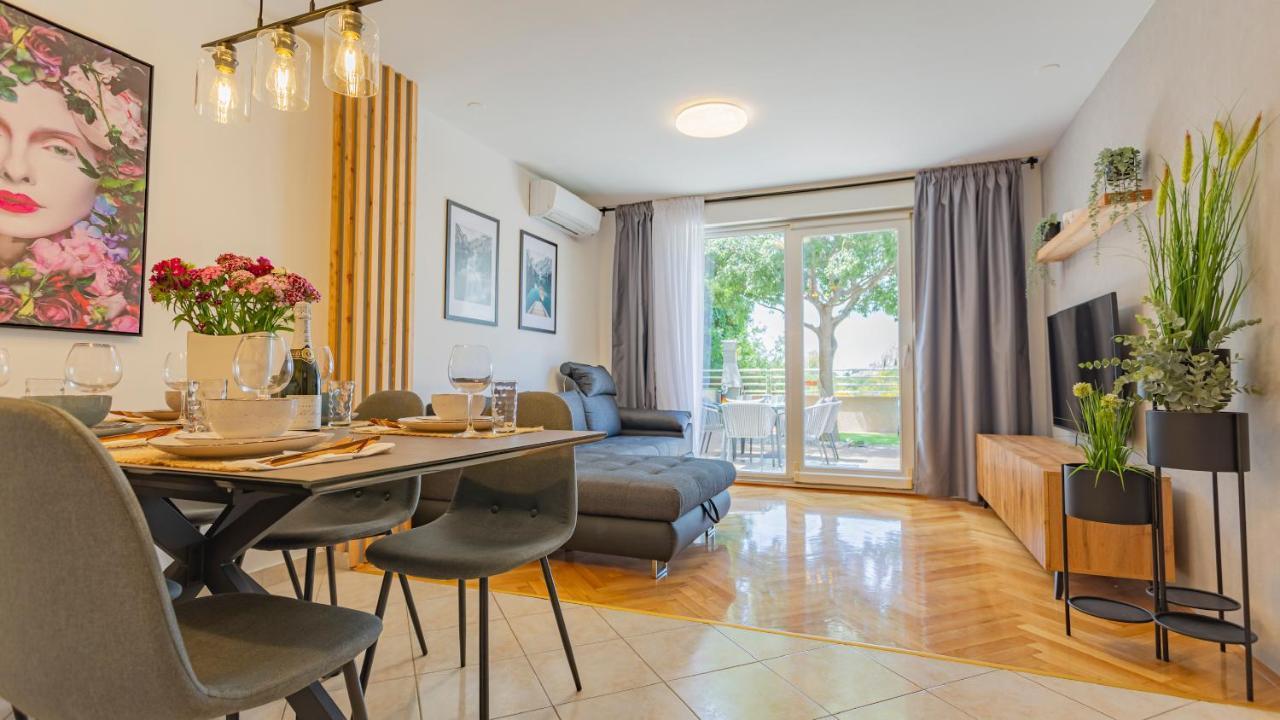 New Delux Green Garden Apartment With Hotube **** Split Exterior photo