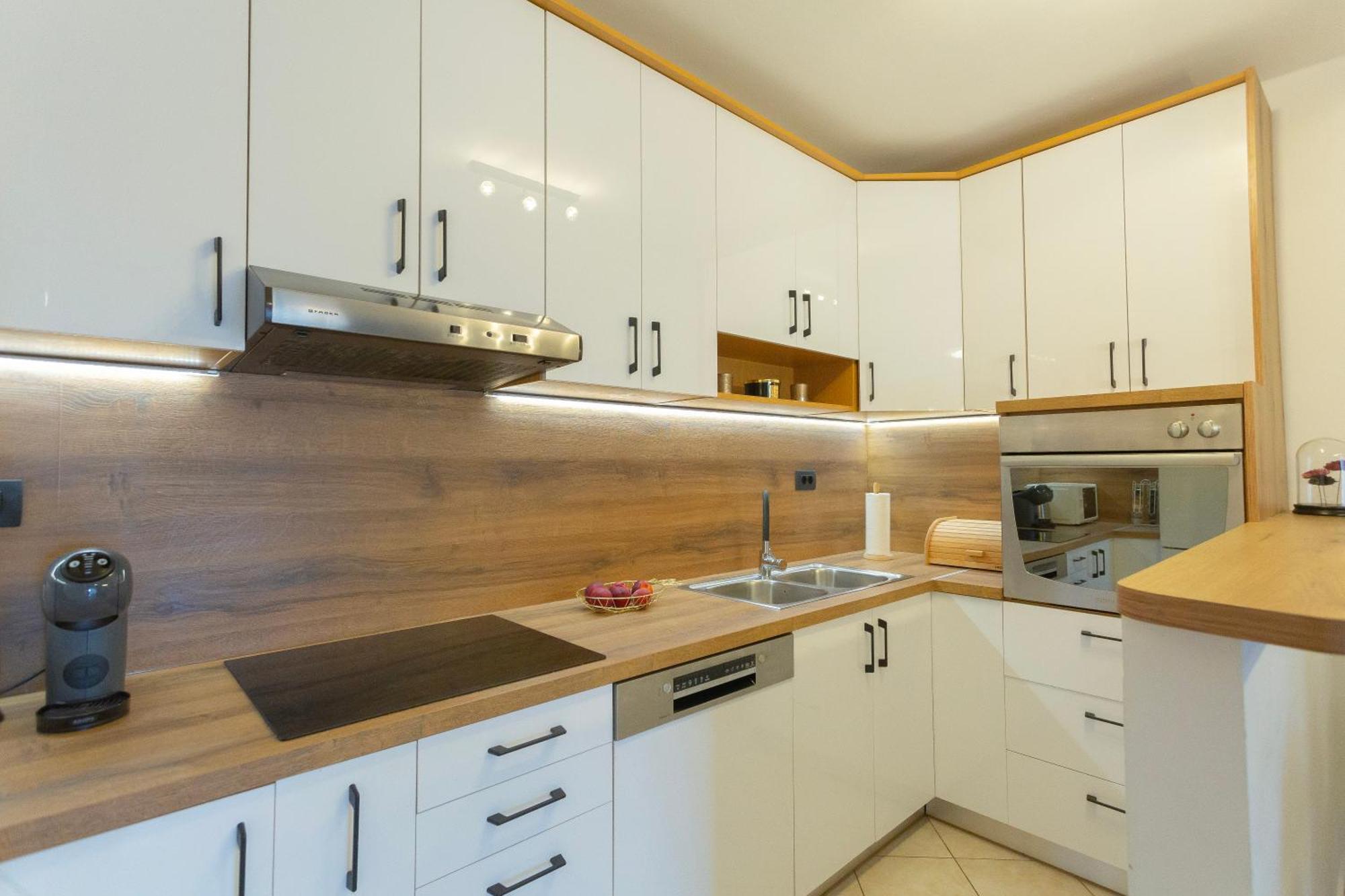 New Delux Green Garden Apartment With Hotube **** Split Exterior photo